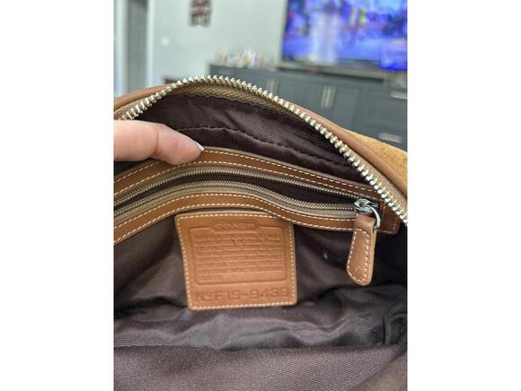 Coach Suede Crossbody Bag - Stylish and Functional - Picture 4 of 6